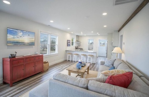 Yalesville Cottage | Cheerful 3 bedroom cottage w/private beach access