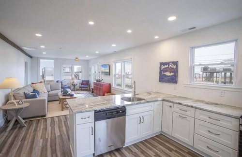 Yalesville Cottage | Cheerful 3 bedroom cottage w/private beach access