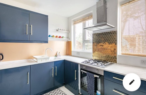 Offerton House | Cheerful 3 bedroom entire home - newly furnished to a high standard.