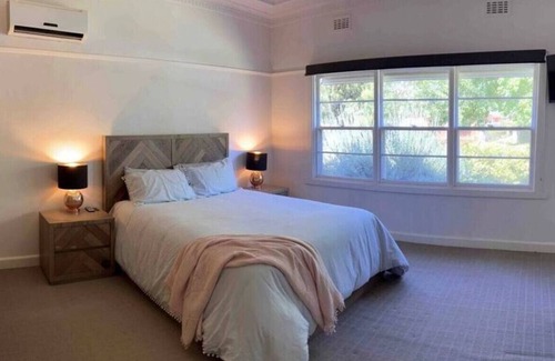 Shepparton House | Cheerful 3 bedroom home at Anzac Street