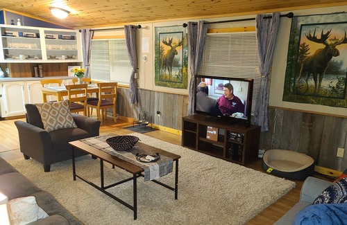 Friendship House | Cheerful 3-bedroom home with lots of outdoor space