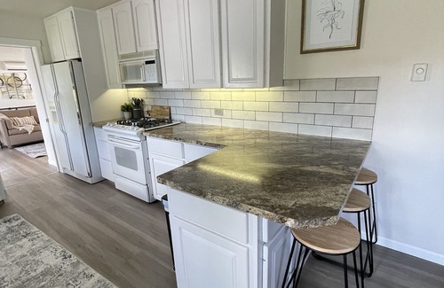 Vancouver House | Cheerful 3 bedroom home with a large bonus room
