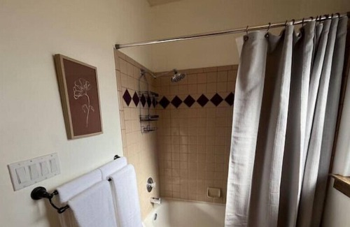 Eldorado at Santa Fe House | Cheerful 3 bedroom home with fireplace.