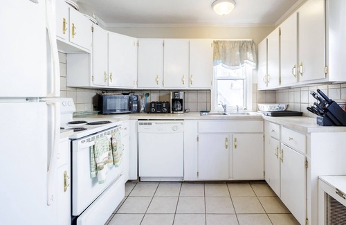Bristol House | Cheerful 3-bedroom home in a lovely neighborhood