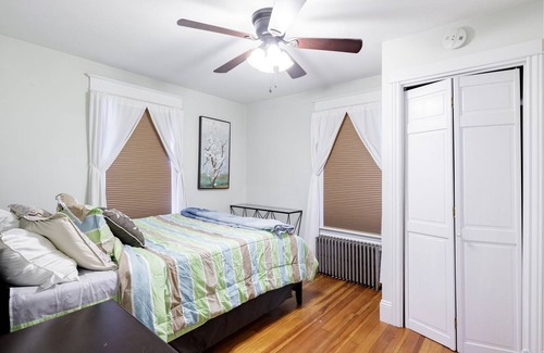 Bristol House | Cheerful 3-bedroom home in a lovely neighborhood