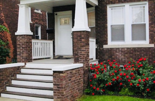 New Center Detroit House | Cheerful 3-bedroom home aesthetic and lovely vibes