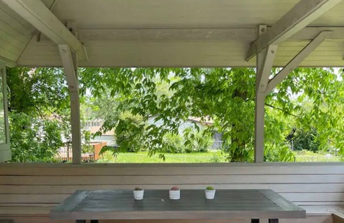 Pistakee Highlands House | Cheerful 3 bedroom home on channel