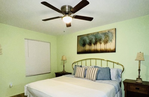 Maryvale Boat Rental | Cheerful 3 bedroom home with attached parking garage.