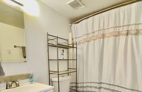 Maryvale Boat Rental | Cheerful 3 bedroom home with attached parking garage.