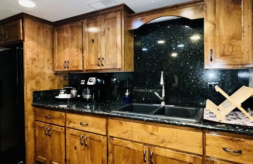 Maryvale Boat Rental | Cheerful 3 bedroom home with attached parking garage.