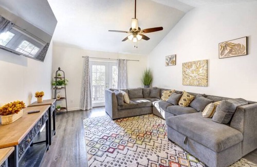 Auburn House | Cheerful 3 bedroom house with patio