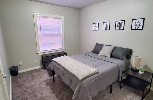 Dayton House | Cheerful 3 Bedroom Residential Home in Dayton