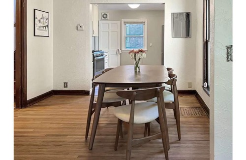 Wenonah House | Cheerful 3 bedroom with fenced yard and parking!