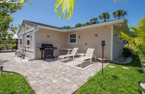 Florida Ridge House | Cheerful 3-Bedroom Vacation Home with Free Parking