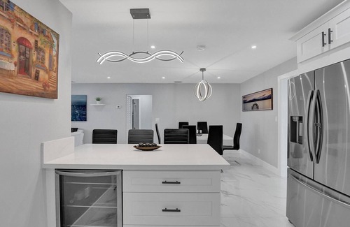 West Park House | Cheerful 3 bedroom vacation home with free parking.