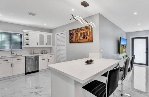 West Park House | Cheerful 3 bedroom vacation home with free parking.