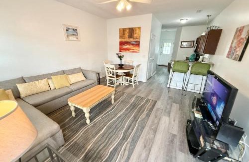 Myrtle Beach House | Cheerful 3-br cottage with pool, 2 blocks to beach, free parking
