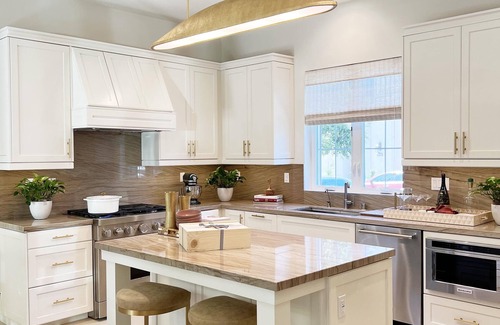 Irvine Research Center House | Cheerful 3b3b with swimming pool&BBQ