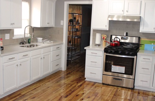 Oak Cliff House | Cheerful 3BR Single Family minutes from Downtown