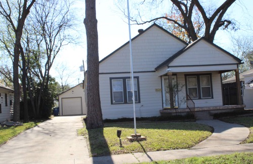 Oak Cliff House | Cheerful 3BR Single Family minutes from Downtown