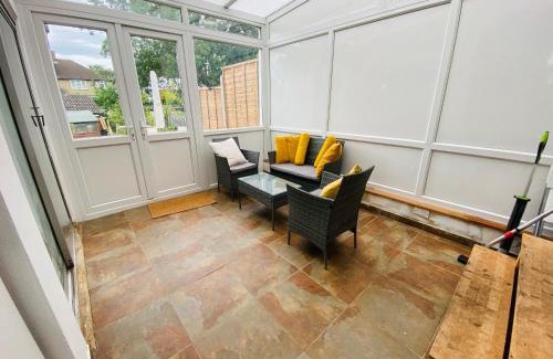 Whittington House | Cheerful 4 Bed House in Mill Hill