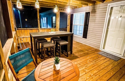 Benton House | Cheerful 4 bedroom cottage on Kentucky lake