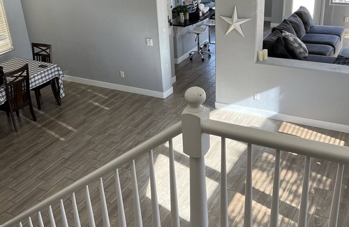 Enterprise House | Cheerful 4 bedroom home with pool and jacuzzi