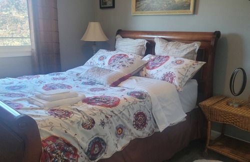 Dartmouth House | Cheerful 4 bedroom house sleep 8
