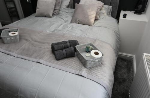 Sheffield Apartment | Cheerful 4-bedroom home in Sheffield