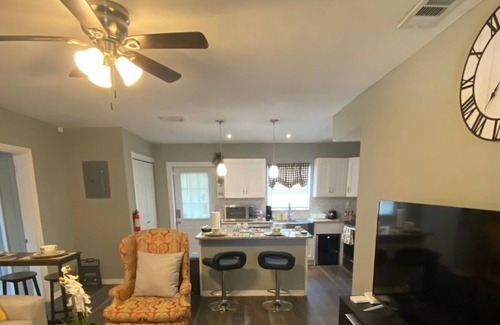 Temple Crest House | Cheerful 4 Bedroom Home Located Near Theme Parks!!