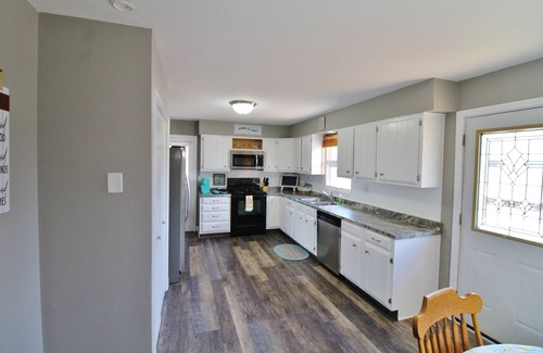 Roselawn Finance House | Cheerful 4-bedroom Home with Jacuzzi tub