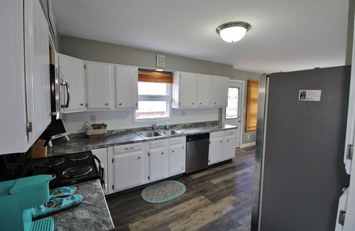 Roselawn Finance House | Cheerful 4-bedroom Home with Jacuzzi tub
