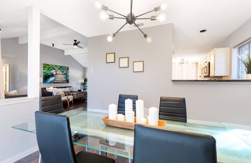 Buckner Terrace - Everglade Park House | Cheerful 4 bedroom home in a serene neighborhood