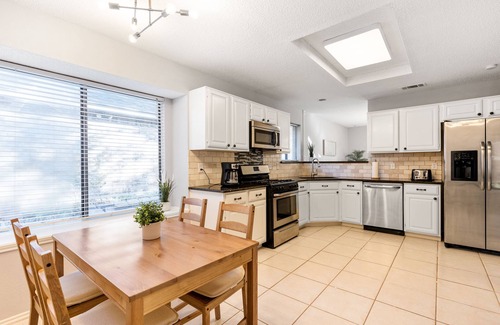 Buckner Terrace - Everglade Park House | Cheerful 4 bedroom home in a serene neighborhood