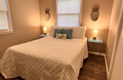 Marion House | Cheerful 4 Bedroom Home Near Interstate