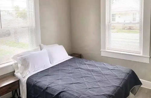 Piqua House | Cheerful 4-bedroom home with fire pit
