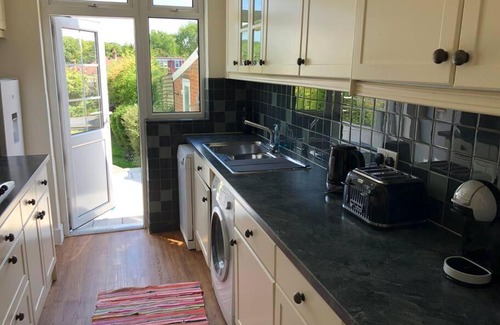 Bickley House | Cheerful 4 bedroom home with lovely garden