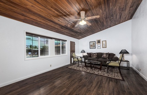 Redlands House | Cheerful 4 bedroom house with pool