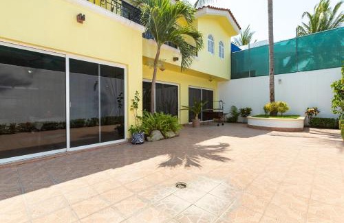 Mezcales House | Cheerful 4 Bedroom house with Swimming Pool