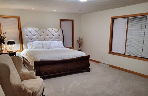 Appleton Villa | Cheerful 4 bedroom Luxury Private Villa with free Parking.