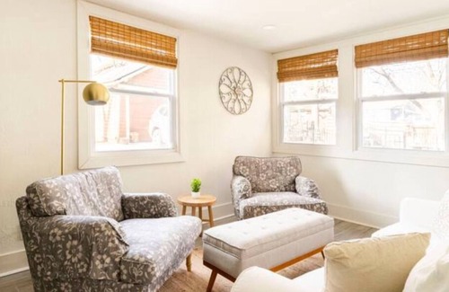 South Hyde Park House | Cheerful 4 bedroom home, open feel + self check-in