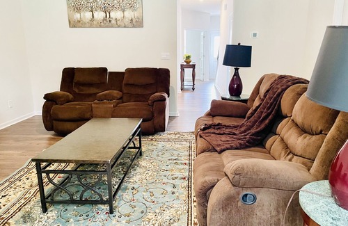 Mooresville House | Cheerful 4 bedroom 2.5 bath house