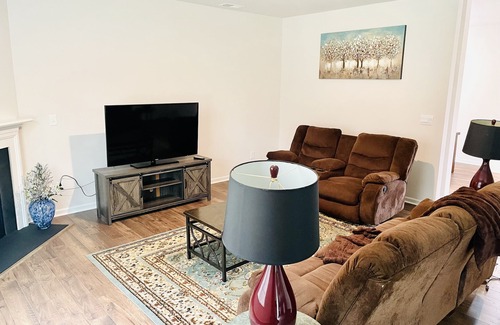 Mooresville House | Cheerful 4 bedroom 2.5 bath house