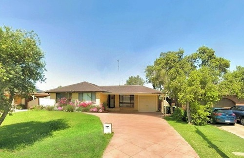 Kingswood Villa | Cheerful 4 Bedroom with free Parking