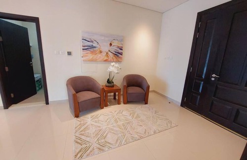 Jumeirah Park Villa | Cheerful 4-bedrooms villa with private pool &gardn