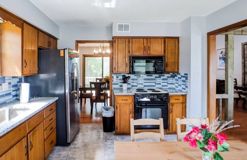 Mission House | Cheerful 5 bedrooms house 15 mins to KC downtown