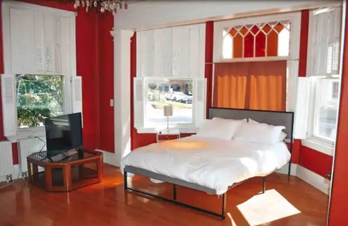 Lewiston House | Cheerful 7-Bedroom Home w/ Garage and Backyard