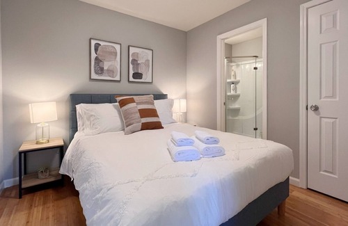 Hathaway House | Cheerful 7B5b Silicon Valley, plenty free parking