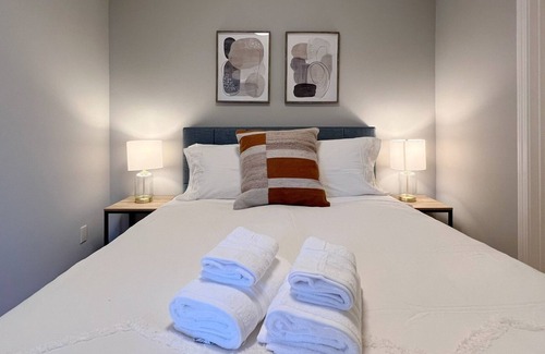 Hathaway House | Cheerful 7B5b Silicon Valley, plenty free parking