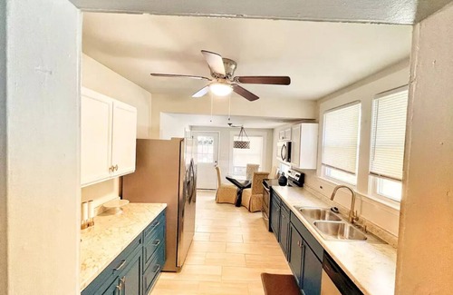 Wesley Heights House | Cheerful and cosy 3-bedroom bungalow ♥